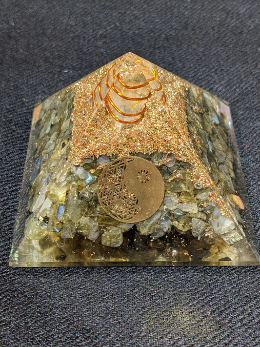 Orgonite pyramid with Labradorite and a Yin & Yang symbol