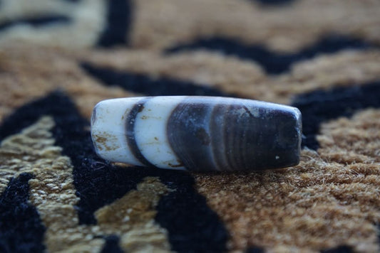 Ancient Indo Tibetan Chung dzi bead AT-10