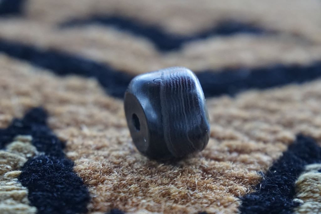 Ancient Indo Tibetan dzi sulemani bead AT-19