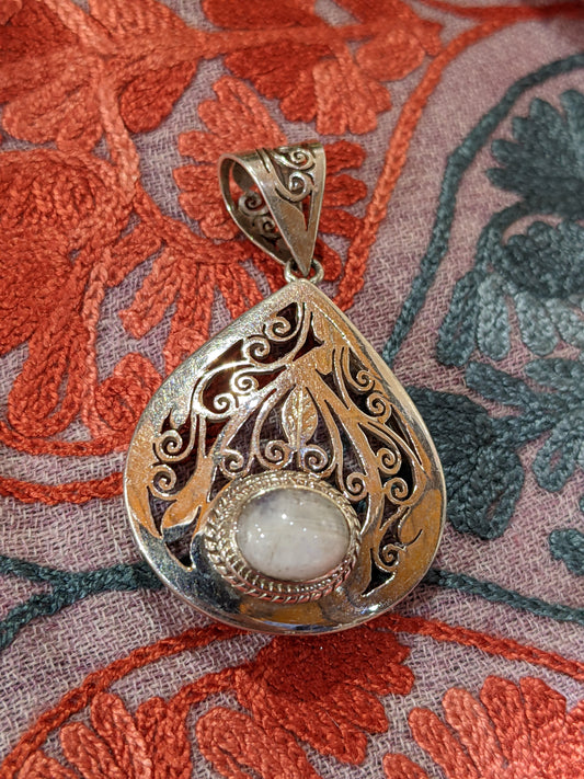 Silver Pendant with Moonstone