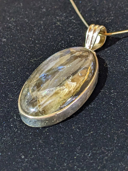 Sterling Silver Pendant with Labradorite